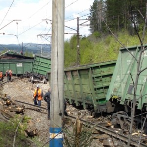 Сошедшие товарные вагоны в Саратове мешают движению пассажирских поездов