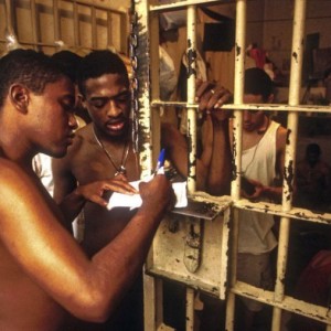 В Бразилии во время бунта в тюрьме сбежало более десятка преступников