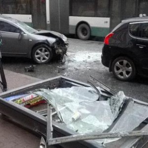 В Санкт-Петербурге водитель автомобиля уснул и 5 пешеходов