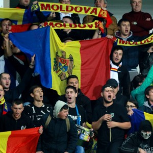 Сборная Молдавии по футболу наказана за поведение фанатов в игре с Россией