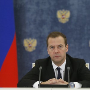 Медведев прокомментировал остановку авиасообщения между Украиной и Россией