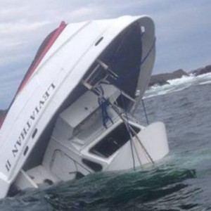 Туристическое судно перевернулось у берегов Канады