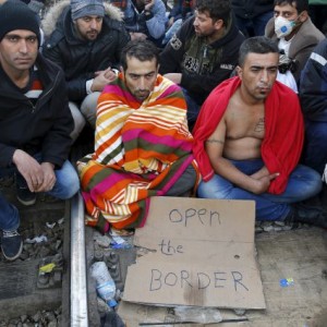 Беженцы зашили себе рты в знак протеста против новой миграционной политики Европы