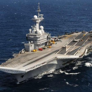 Франция направит авианосец "Шарль де Голь" для борьбы с ИГИЛ