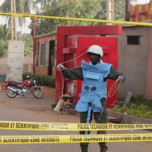 Террористы захватили гостиницу в столице Мали