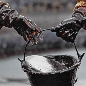 Цена на нефть упала ниже 40 долларов за баррель